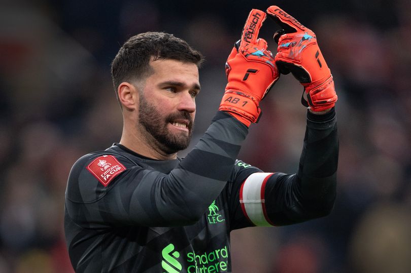 Alisson khả năng sẽ rời Liverpool